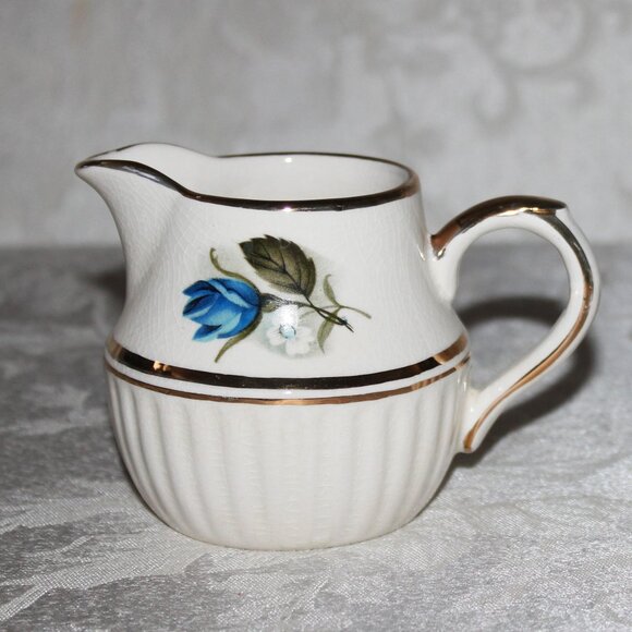 Sadler Blue Rose Teapot | Arthur Wood Blue Rose Sugar Bowl & Creamer Set - Picture 8 of 15